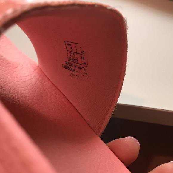 Puma Slides size 7.5 - Picture 3 of 3